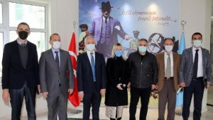 Rektör Özkan, Ziraat Fakültesi'ni ziyaret etti