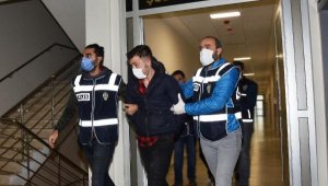 Süs ve gösteri havuzunun fıskiyelerini, uyuşturucu almak için çalmışlar