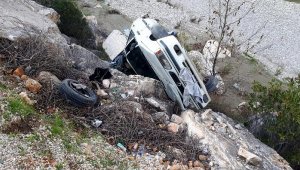 Takla atan otomobilin sürücüsü yaralandı