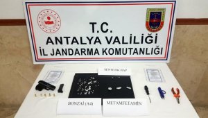Turistlere uyuşturucu satan şüpheliyi jandarma yakaladı