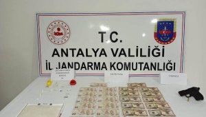 Uyuşturucu maddeyi sobaya saklayan 3 şüpheli yakalandı