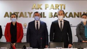 Yabancı asıllı Türk vatandaşı 5 kadın, AK Parti'ye üye oldu