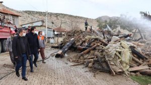 Yakaköy'de 2 ev yandı