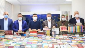 AK Parti'den 5 bin kitap bağışı