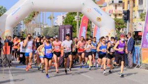 Alanya'da 21'inci Atatürk Halk Koşusu ve Yarı Maratonu yapıldı