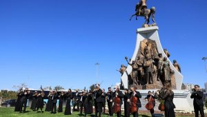 Antalya 'Tek Nefes' İstiklal Marşı okudu