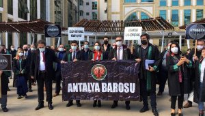 Antalya'da avukatlar, meslektaşlarının öldürülmesini protesto etti