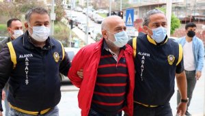 Antalya'da, eşini tabancayla vurarak öldüren koca adliyede