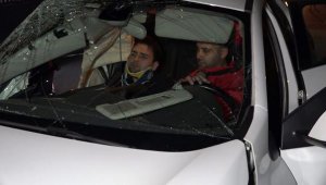 Antalya'da halk otobüsüyle otomobil çarpıştı: 2 yaralı