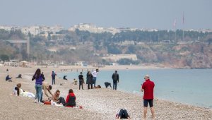 Antalya'da kısıtlamada maskesiz dolaştılar