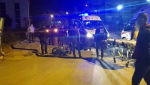 Boşanma aşamasındaki karısı ve birlikte gördüğü erkeği silahlı saldırıda yaraladı
