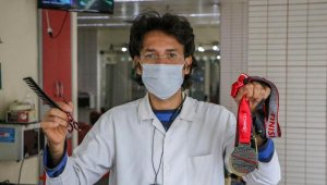 Doktor tavsiyesiyle koşmaya başlayan berber, 3 yıldır maratona katılıyor