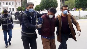 Eşini ve oğlunu bıçaklayan şüpheli adliyede