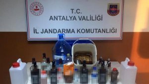 Ev ve kıraathaneye kaçak içki baskını