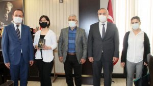 Fatma Nur'a Kaymakam Yiğit'ten ödül