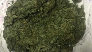 Jandarmanın kısıtlamada durdurduğu araçtan uyuşturucu çıktı