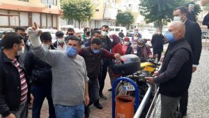 Kaçak kullanım nedeniyle elektriği kesilen vatandaşlardan protesto