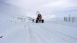 Karla kaplanan yollar açılıyor