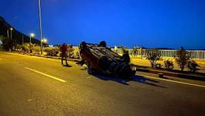 Kayalıklara çarpan otomobilden fırlayan Burcu, öldü