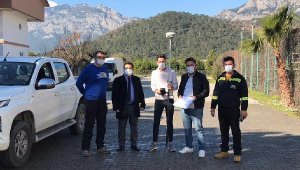 Kemer'de caddeye aydınlatma