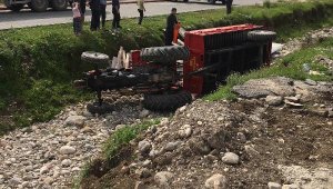 Kemer'de traktör kazası: 2 yaralı