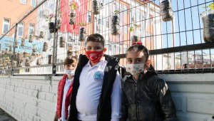 Minik öğrenciler okullarını çiçeklendirdi