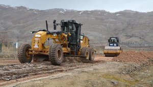 Osmankalfalar-Manay-Kızılcadağ yolunda bakım