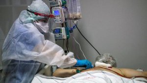 Sağlık çalışanlarının koronavirüsle mücadelesi 1 yıldır sürüyor