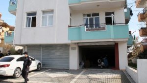 Tartıştığı oğlu ile araya giren eşini bıçakladı