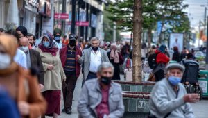 Vaka sayısı artan Antalya'da korkutan kalabalık