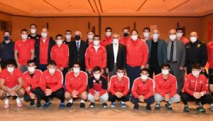 Vali Yazıcı'dan millilere ziyaret