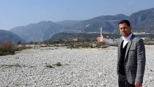 Yeterli yağış olmayınca Demre Çayı tamamen kurudu