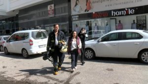 Otelde yangın çıktı; terasa çıkan müşteriler zor anlar yaşadı
