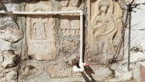 Roma duvarına plastik çeşmeyle gündeme gelen mahallede 25 eser tespit edildi
