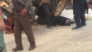 Traktör devrildi sürücü yaralandı