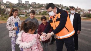 Tütüncü'den çocuklara oyuncak sürprizi