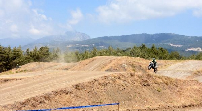 Geleceğin motokros şampiyon adayları Kumluca'da yetiştiriliyor