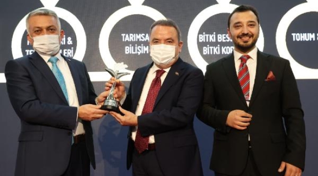 Büyükşehir, Dijital Tarım Projesi ile ödül aldı