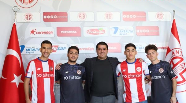 Antalyaspor, 4 genç futbolcusuyla sözleşme imzaladı