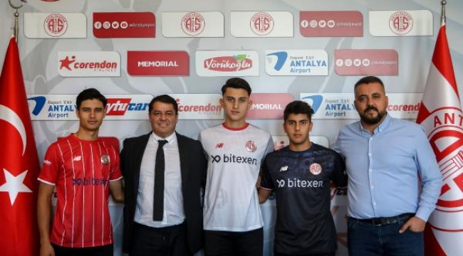 Antalyaspor, altyapıdan 17 yaşındaki 3 oyuncuya imza attırdı