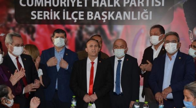 CHP Serik İlçe Başkanlığı'nda devir- teslim