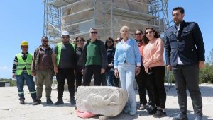 'Patara'nın yunusu', gömüldüğü yerden 10 yıl sonra çıkarıldı