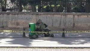 Çöp kutusu yanında unutulan çanta korkuttu