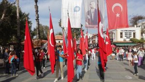 Kaş'ta 23 Nisan coşkuyla kutlandı
