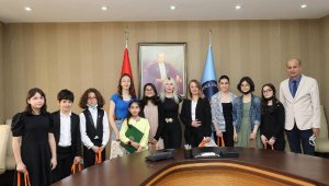 Ödüllü konservatuvar öğrencilerinden Rektör Özkan'a ziyaret
