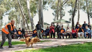 Otizmli bireylere köpekli terapi