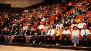Üniversitede bayramlaşma sevinci