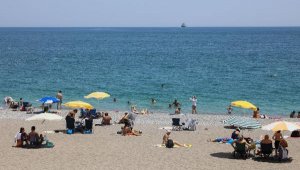 Antalya'da hava sıcaklığı 37 dereceyi gördü