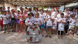 Antalya'da kalan Ukraynalı yetimlere Türkçe öğretilecek