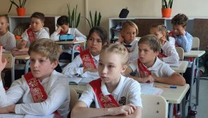 Antalya'daki Rus Okulu'nda öğrenciler karnelerini aldı